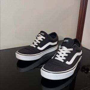 Vans Ward Women’s Classic Black and White Sneakers